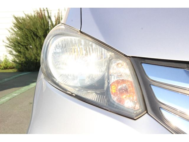 フリード Ｇエアロ　ＥＴＣ　ＨＩＤ　スマートキーシステム　イモビライザー　純正１５インチアルミ　左側電動スライドドア　ギャザズ純正ナビゲーション　ドアバイザー　フロアカーペット　フォグライト　助手席エアバッグ　盗難防止（7枚目）