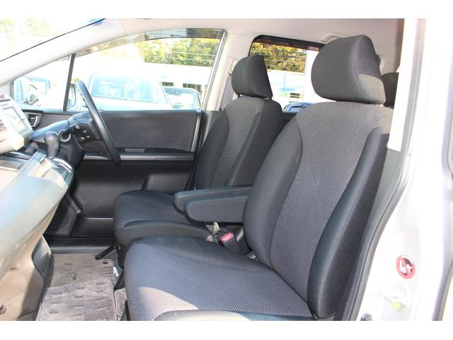 フリード Ｇエアロ　ＥＴＣ　ＨＩＤ　スマートキーシステム　イモビライザー　純正１５インチアルミ　左側電動スライドドア　ギャザズ純正ナビゲーション　ドアバイザー　フロアカーペット　フォグライト　助手席エアバッグ　盗難防止（10枚目）