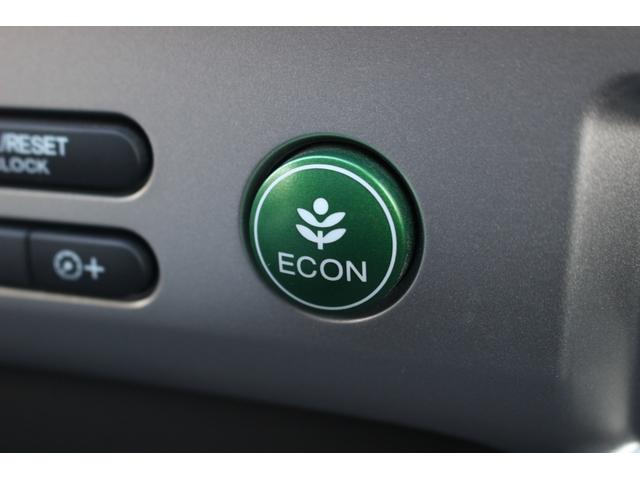 フリード Ｇエアロ　ＥＴＣ　ＨＩＤ　スマートキーシステム　イモビライザー　純正１５インチアルミ　左側電動スライドドア　ギャザズ純正ナビゲーション　ドアバイザー　フロアカーペット　フォグライト　助手席エアバッグ　盗難防止（15枚目）