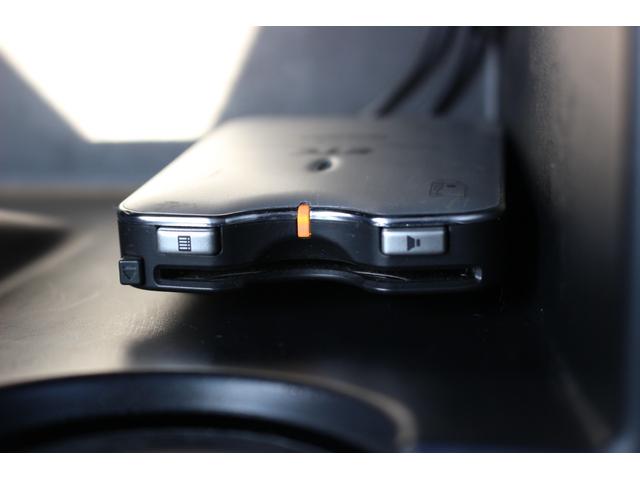 フリード Ｇエアロ　ＥＴＣ　ＨＩＤ　スマートキーシステム　イモビライザー　純正１５インチアルミ　左側電動スライドドア　ギャザズ純正ナビゲーション　ドアバイザー　フロアカーペット　フォグライト　助手席エアバッグ　盗難防止（18枚目）