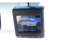 モニター付きのドライブレコーダーは、その場で録画映像が確認できます。 6