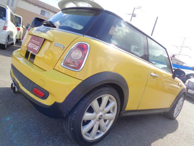 ＭＩＮＩ クーパーＳ　正規ディーラー車　キーレス　ＨＤＤナビ　ＤＶＤ再生　ＥＴＣ　ＨＩＤライト　オートＡＣ　Ｗエアバッグ　ＡＢＳ　電動格納ミラー　記録簿　取説（23枚目）
