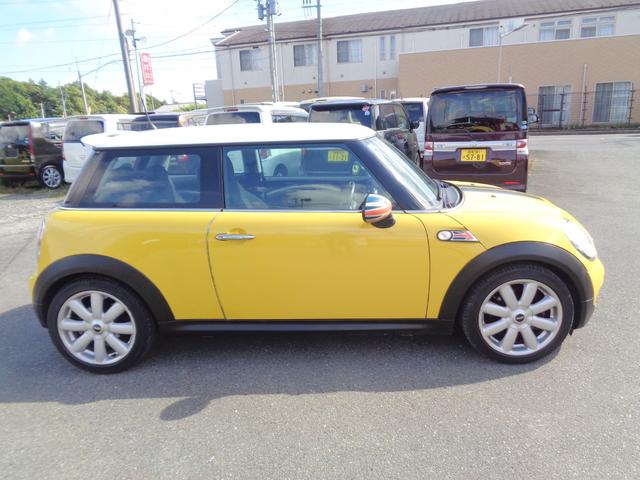 ＭＩＮＩ クーパーＳ　正規ディーラー車　キーレス　ＨＤＤナビ　ＤＶＤ再生　ＥＴＣ　ＨＩＤライト　オートＡＣ　Ｗエアバッグ　ＡＢＳ　電動格納ミラー　記録簿　取説（24枚目）