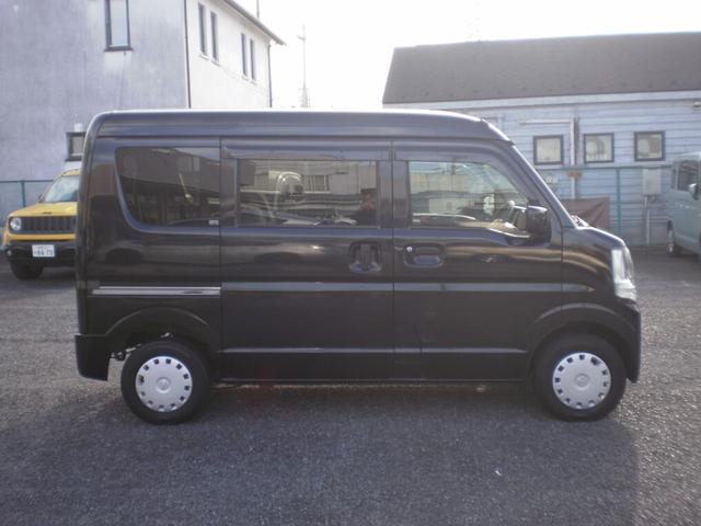 ボディーカラーはブルーイッシュブラックパール