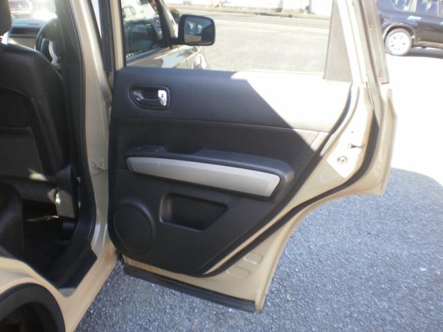 エクストレイル ２０Ｘ　サンドベージュ全塗装済み／フルタイム４ＷＤ／純正ナビフルセグＴＶ／ＤＶＤ再生／Ｂｌｕｅｔｏｏｔｈ付き／シートヒーター／ＨＩＤ／ＥＴＣ／スマートキー（11枚目）