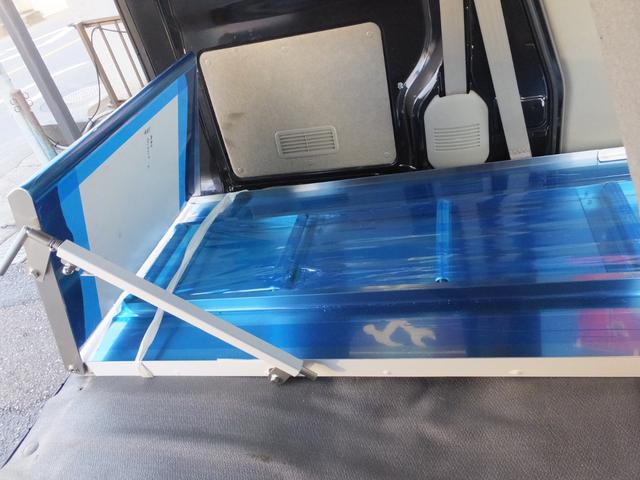 ＮＶ１００クリッパーバン ＧＸ　霊柩車　寝台車　黒ナンバー　２名乗車　棺台付き　事業ナンバー登録　８ナンバー登録　軽霊柩　軽寝台　新品レール　フイルム施工　オーダーあり　軽霊柩車　軽寝台車　軽寝台　衝突軽減装置　軽搬送車（4枚目）