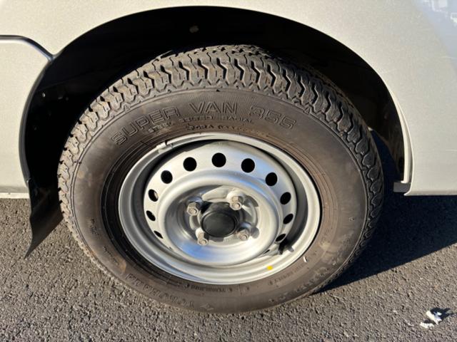 キャリイトラック KCエアコン・パワステ セーフティサポート装着(デュアルカメラブレーキサポート ・誤発進抑制機能 ・ブレーキ制御付後方誤発進抑制機能・車線逸脱警報機能・ふらつき警報機能 ・先行車発進お知らせ機能 ・ハイビームアシスト)4WD(17枚目)