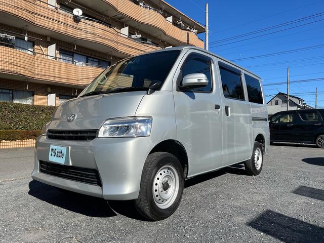 タウンエースバン 　ＧＬ　純正ナビ　ＴＶ　バックカメラ　ＥＴＣ　キーレス　ドライブレコーダー　５人乗り　アイドリングストップ　セーフティ－センス（4枚目）