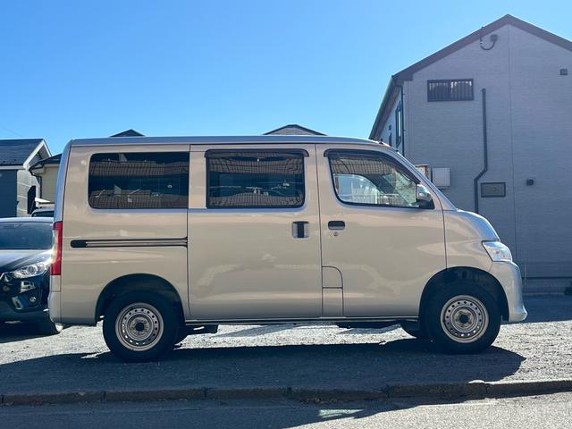 タウンエースバン 　ＧＬ　純正ナビ　ＴＶ　バックカメラ　ＥＴＣ　キーレス　ドライブレコーダー　５人乗り　アイドリングストップ　セーフティ－センス（6枚目）