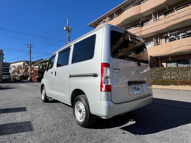 タウンエースバン 　ＧＬ　純正ナビ　ＴＶ　バックカメラ　ＥＴＣ　キーレス　ドライブレコーダー　５人乗り　アイドリングストップ　セーフティ－センス（7枚目）