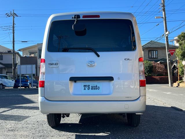 タウンエースバン 　ＧＬ　純正ナビ　ＴＶ　バックカメラ　ＥＴＣ　キーレス　ドライブレコーダー　５人乗り　アイドリングストップ　セーフティ－センス（9枚目）