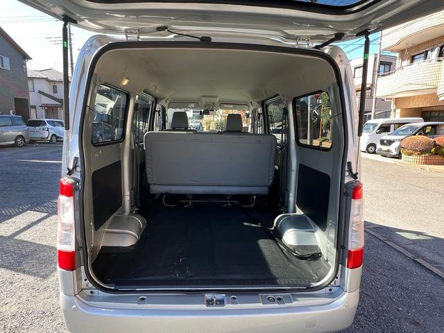 タウンエースバン 　ＧＬ　純正ナビ　ＴＶ　バックカメラ　ＥＴＣ　キーレス　ドライブレコーダー　５人乗り　アイドリングストップ　セーフティ－センス（10枚目）