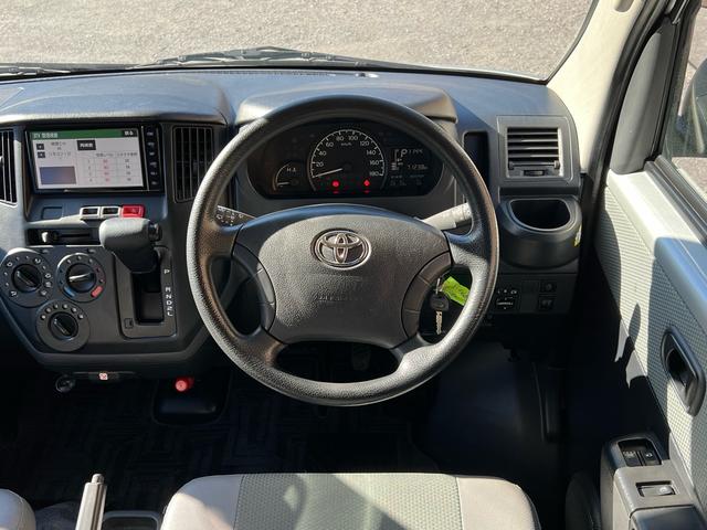 タウンエースバン 　ＧＬ　純正ナビ　ＴＶ　バックカメラ　ＥＴＣ　キーレス　ドライブレコーダー　５人乗り　アイドリングストップ　セーフティ－センス（12枚目）