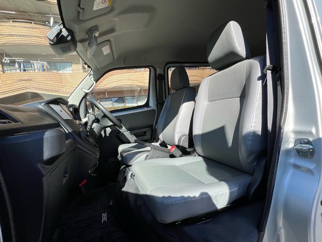 タウンエースバン 　ＧＬ　純正ナビ　ＴＶ　バックカメラ　ＥＴＣ　キーレス　ドライブレコーダー　５人乗り　アイドリングストップ　セーフティ－センス（17枚目）
