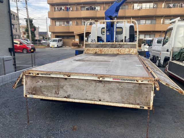 デュトロ 平ボディ　３段クレーン　４０００ｃｃ　２トン　タダノクレーン　ＴＭ－ＺＥ２６３ＭＨ　２．６３ｔ吊り　ＭＴ車　ラジコン無し（15枚目）