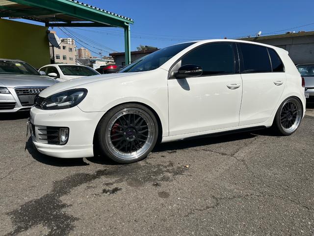 ＧＴＩ　レザーシートＰＫＧ・社外マフラー・サス　クルコン　１９インチアルミホイール(3枚目)