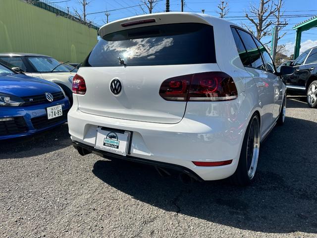 ＧＴＩ　レザーシートＰＫＧ・社外マフラー・サス　クルコン　１９インチアルミホイール(5枚目)