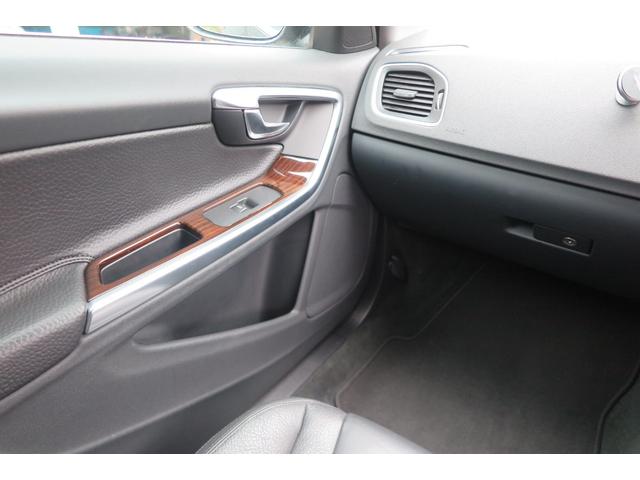 V60 T4 2024年製ピレリタイヤ 皮シート シートヒーター Bluetooth ナビ 地デジ バックモニター ETC(29枚目)