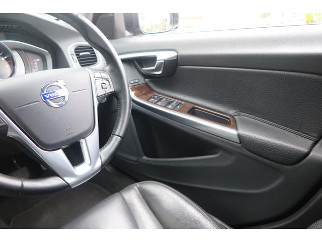 V60 T4 2024年製ピレリタイヤ 皮シート シートヒーター Bluetooth ナビ 地デジ バックモニター ETC(31枚目)