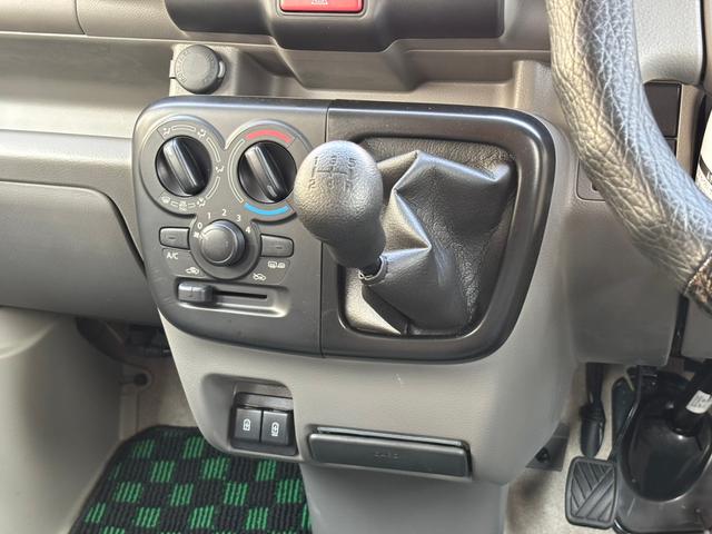 エブリイ ジョイン 5型 5MT 4WD セーフティサポート ナビ/フルセグTV 14ホイール&オープンカントリー 革調シートカバー&チェック柄フロアーマット ショートバンパー化&スキッドバンパー イエローキャリパー(26枚目)