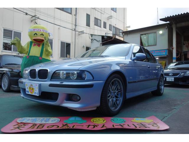 Ｍ５ Ｍ５　シルバーストーン　バイカラー内装　アルカンターラ天井　弊社屋内保管（4枚目）