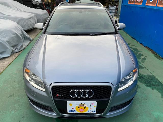 アウディ ＲＳ４アバント