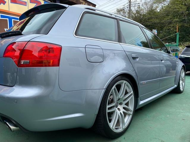 アウディ ＲＳ４アバント