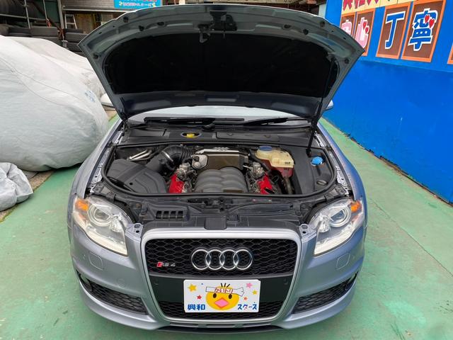 アウディ ＲＳ４アバント