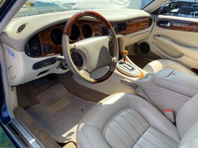 ＸＪ ＸＪ　エグゼクティブ４．０－Ｖ８　買取仕入（9枚目）