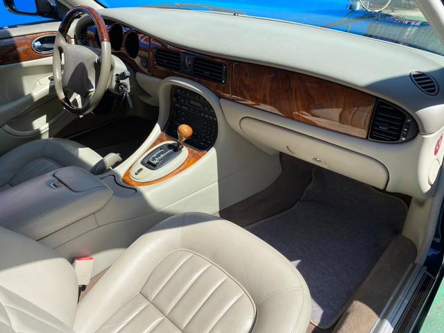 ＸＪ ＸＪ　エグゼクティブ４．０－Ｖ８　買取仕入（12枚目）
