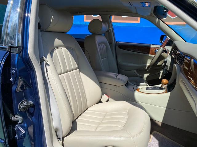 ＸＪ ＸＪ　エグゼクティブ４．０－Ｖ８　買取仕入（14枚目）