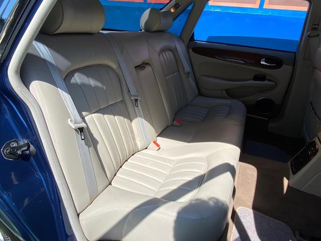ＸＪ ＸＪ　エグゼクティブ４．０－Ｖ８　買取仕入（16枚目）