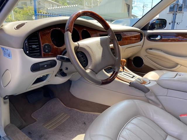 ＸＪ ＸＪ　エグゼクティブ４．０－Ｖ８　買取仕入（63枚目）