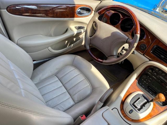 ＸＪ ＸＪ　エグゼクティブ４．０－Ｖ８　買取仕入（66枚目）