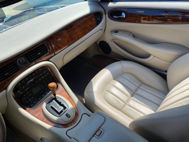 ＸＪ ＸＪ　エグゼクティブ４．０－Ｖ８　買取仕入（67枚目）