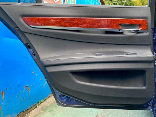 B7 ビターボ リムジンオールラッド 買取仕入 左ハンドル(19枚目)