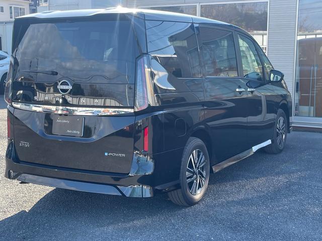 セレナ ｅ－パワー　ハイウェイスターＶ　日産オリジナルナビ取付パッケージ（ステアリングスイッチ（オーディオ）、６スピーカー、ＴＶアンテナ、ＧＰＳアンテナ、リヤビューモニター用プリハーネス）（7枚目）