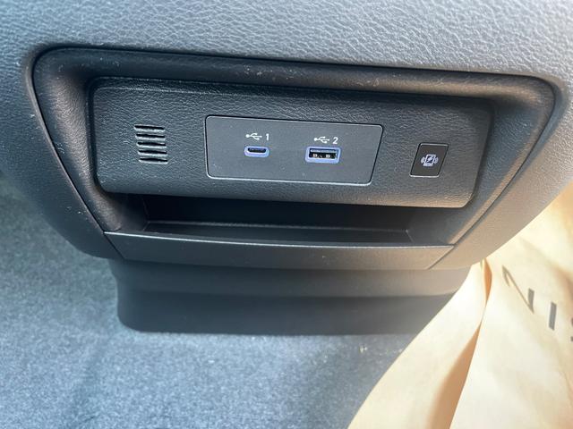 セレナ ｅ－パワー　ハイウェイスターＶ　日産オリジナルナビ取付パッケージ（ステアリングスイッチ（オーディオ）、６スピーカー、ＴＶアンテナ、ＧＰＳアンテナ、リヤビューモニター用プリハーネス）（19枚目）