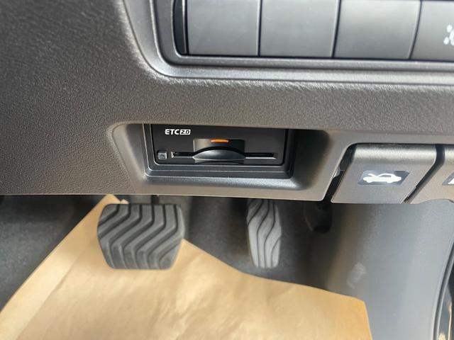 セレナ ｅ－パワー　ハイウェイスターＶ　日産オリジナルナビ取付パッケージ（ステアリングスイッチ（オーディオ）、６スピーカー、ＴＶアンテナ、ＧＰＳアンテナ、リヤビューモニター用プリハーネス）（21枚目）