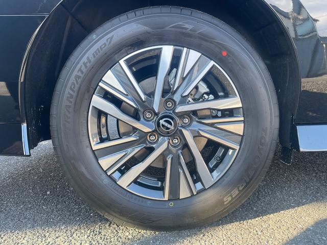セレナ ｅ－パワー　ハイウェイスターＶ　日産オリジナルナビ取付パッケージ（ステアリングスイッチ（オーディオ）、６スピーカー、ＴＶアンテナ、ＧＰＳアンテナ、リヤビューモニター用プリハーネス）（31枚目）