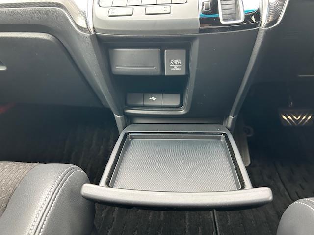 ステップワゴンスパーダ スパーダ・クールスピリット ホンダセンシング ワンオーナー/純正ナビ(Bluetooth・SDカード・フルセグ・DVD・CD・FM・AM)/両側パワースライドドア衝突被害軽減ブレーキ/レーダークルーズコントロール/レーンキープアシスト(13枚目)