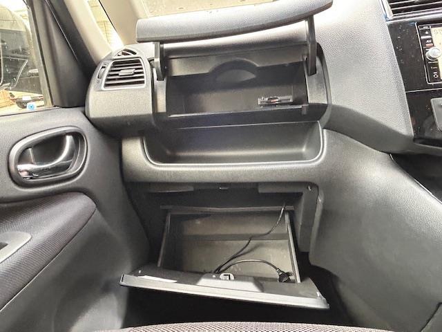 セレナ ハイウェイスター　Ｖセレ＋セーフティＩＩ　ＳＨＶ　両側パワスラ／エマージェンシーブレーキ（11枚目）