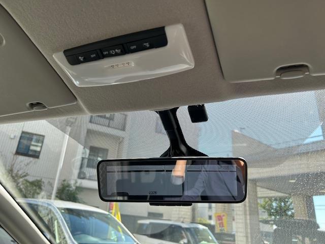 セレナ ハイウェイスターＶ　両側パワースライドドア／後席モニター／全方位カメラ（8枚目）
