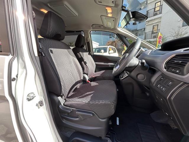 セレナ ハイウェイスターＶ　両側パワースライドドア／後席モニター／全方位カメラ（22枚目）