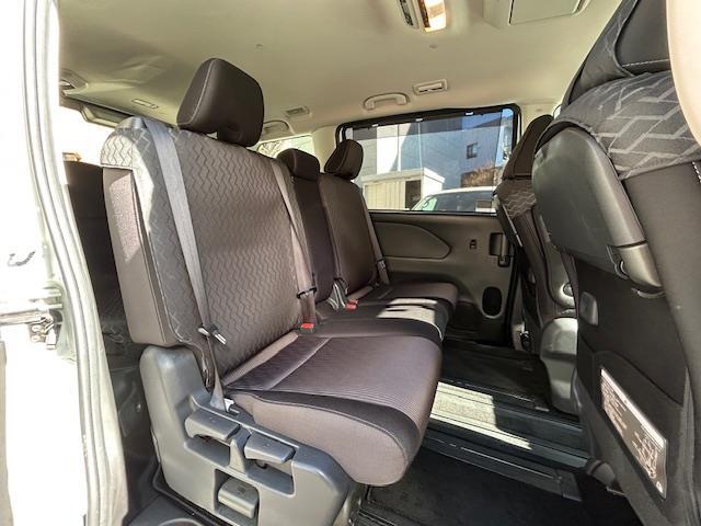 セレナ ハイウェイスターＶ　両側パワースライドドア／後席モニター／全方位カメラ（24枚目）