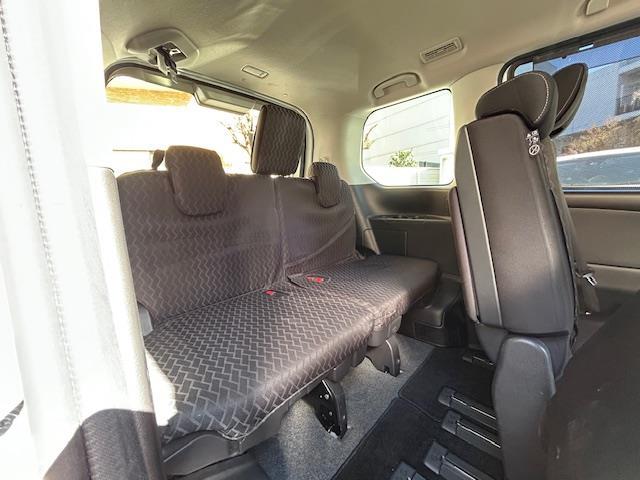 セレナ ハイウェイスターＶ　両側パワースライドドア／後席モニター／全方位カメラ（26枚目）