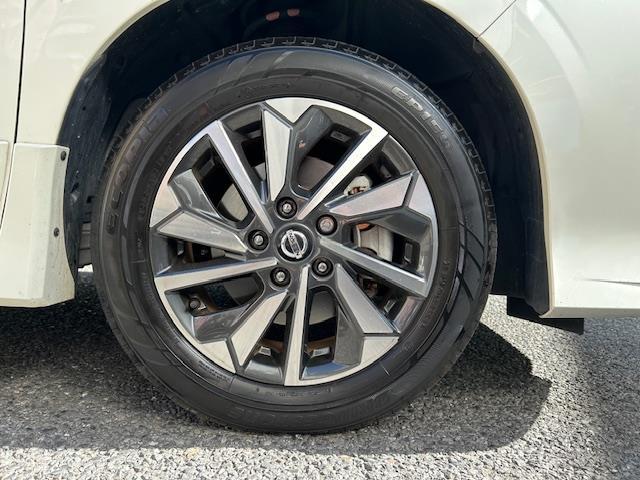 セレナ ハイウェイスターＶ　両側パワースライドドア／後席モニター／全方位カメラ（36枚目）