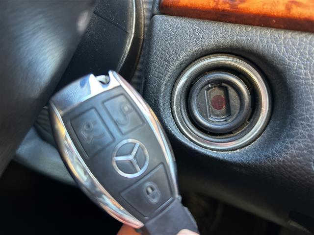 Eクラスステーションワゴン E300 ステーションワゴン ☆社外ナビ(フルセグTV、CD、DVD、Bluetooth)/全席シートヒーター/パワーシート/クルーズコントロール/全席レザーシート/サンルーフ/ルーフレール(17枚目)