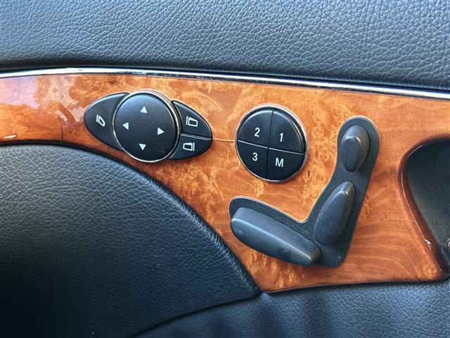 Eクラスステーションワゴン E300 ステーションワゴン ☆社外ナビ(フルセグTV、CD、DVD、Bluetooth)/全席シートヒーター/パワーシート/クルーズコントロール/全席レザーシート/サンルーフ/ルーフレール(18枚目)