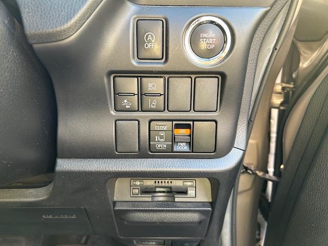 ヴォクシー X 純正ナビ(ワンセグTV、CD、Bluetooth)/片側パワースライド/電動格納ミラー/レーンアシスト/横滑り防止/衝突軽減ブレーキ/ETC/デジタルルームミラー(19枚目)